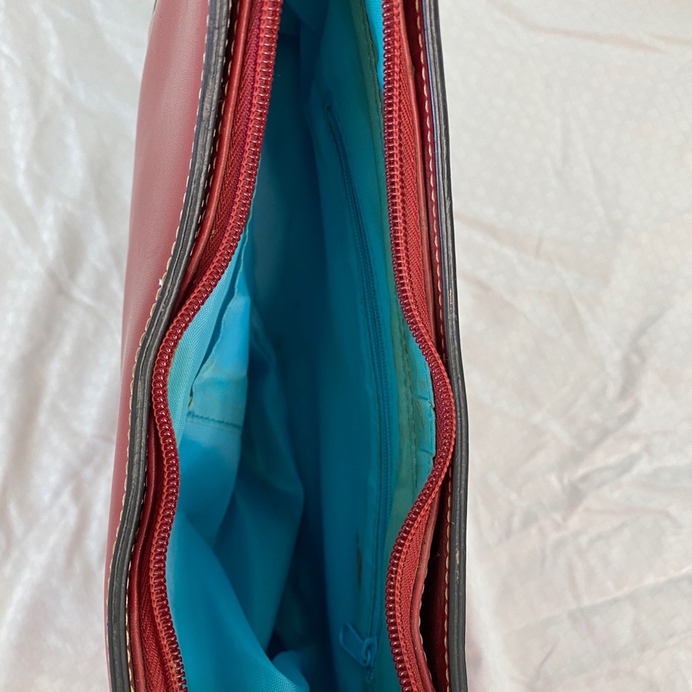 Gucci Embossed Shoulder Handbag - Picture 8 of 9